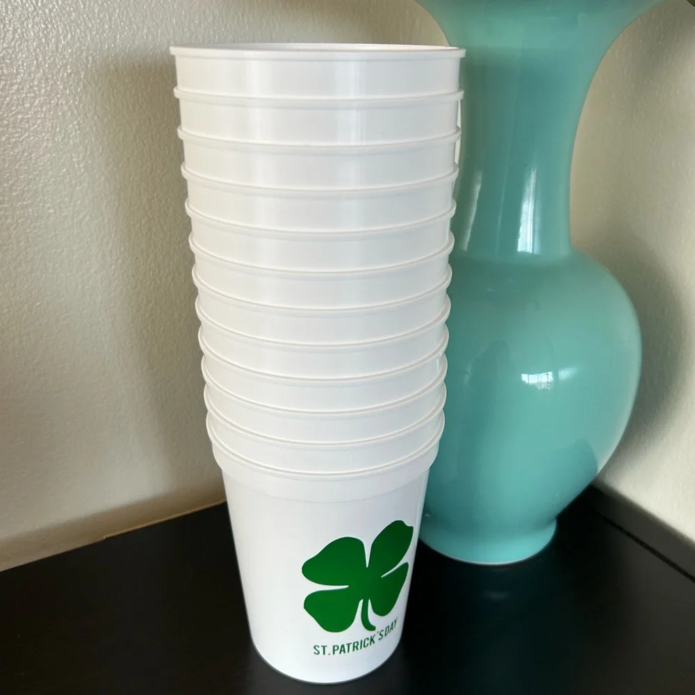NWT Kiss Me I’m Irish St. Patrick’s Day Party Cups 12 count White Green 12oz